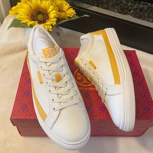 ✨NIB✨TORY BURCH CANVAS COURT SNEAKERS